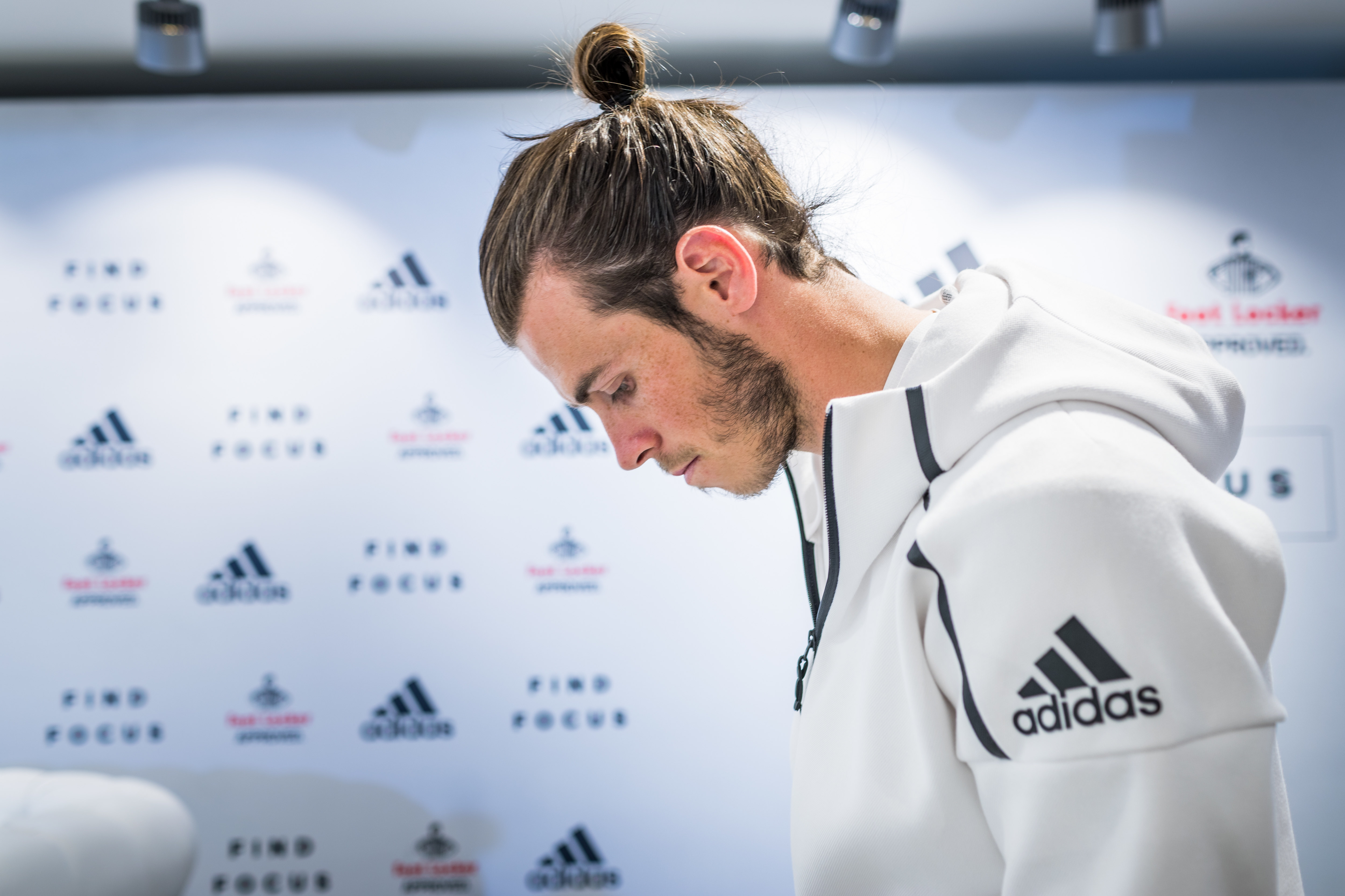 Presentación la sudadera de adidas athletics con Gareth Bale | Sneakers Magazine